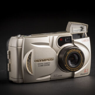 Olympus Camedia C-990 - Point and shoot